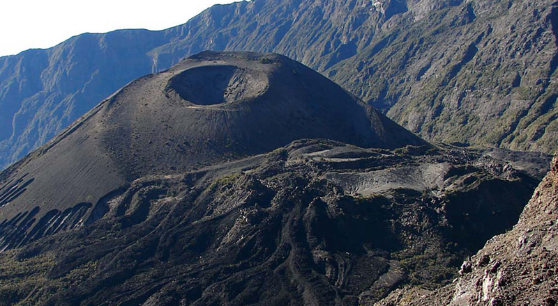 Tanzania Mount Meru Climbing 3 Days, Mount Meru is located in Tanzania and is the fifth highest mountain in Africa